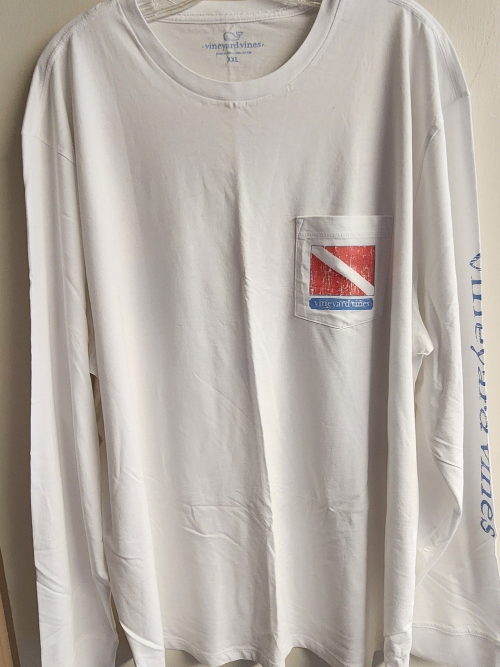 Vineyard Vines White Long-Sleeve Pocket Tee with Red Pocket Graphic